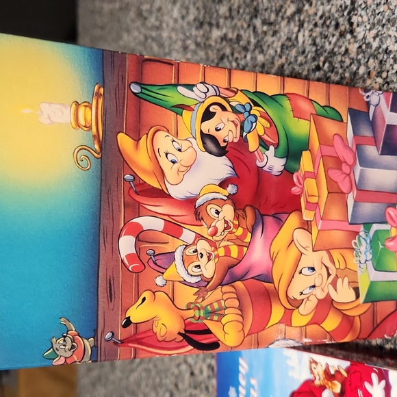 Vintage Disney VHS Christmas box set - Picture 3 of 6
